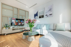 Margaery Lakeside - 2 Bedroom Apartment with Balcony